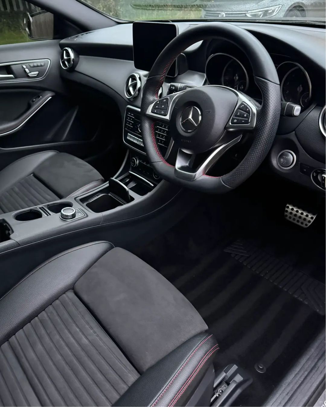 Interni e tappetini igienizzati dopo il detailing — Mercedes CLA